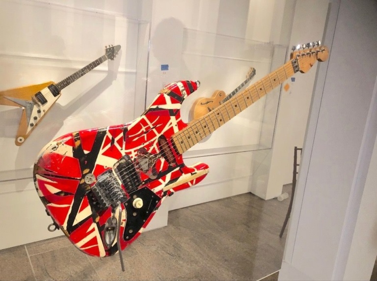 Eddie Van Halen Originale di 'Frankenstein' Guitar & 1978 Rig Mostra ...